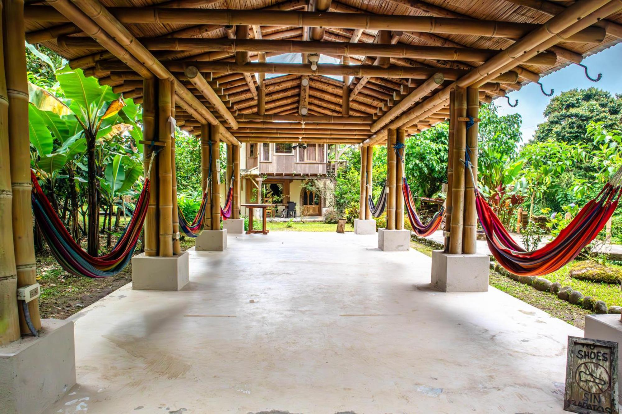 La Casa De Cecilia Mindoホステル エクステリア 写真